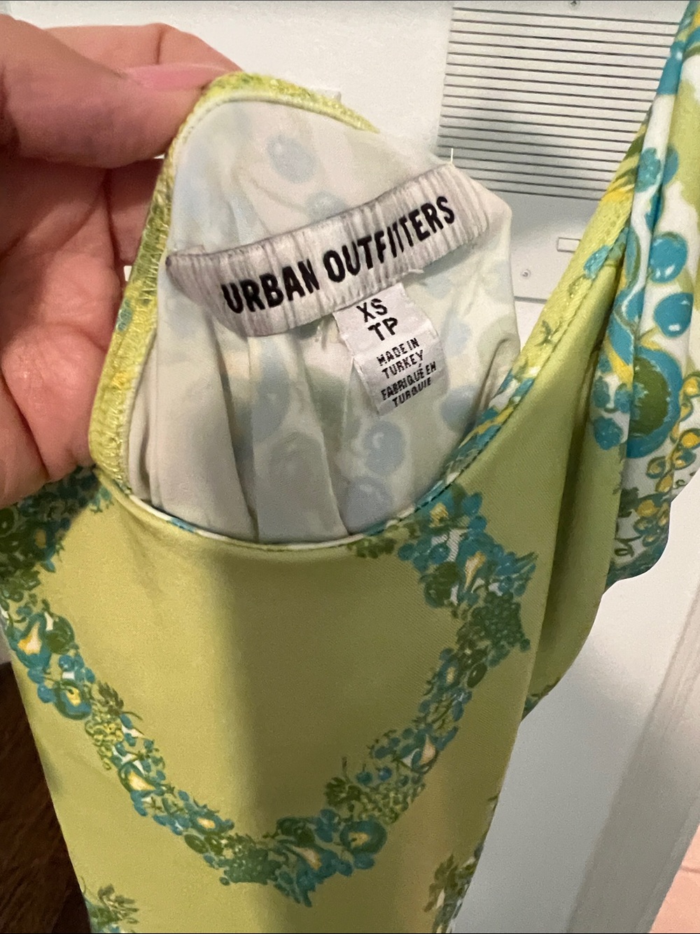 Floral Halter Crop Top - Green Urban Outfitters size xs - Picture 3 of 6